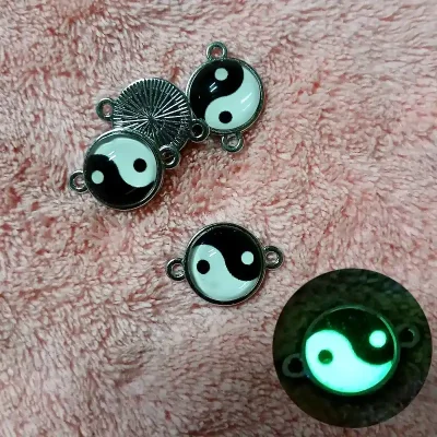 Dije Conector Yin Yang fluorescente