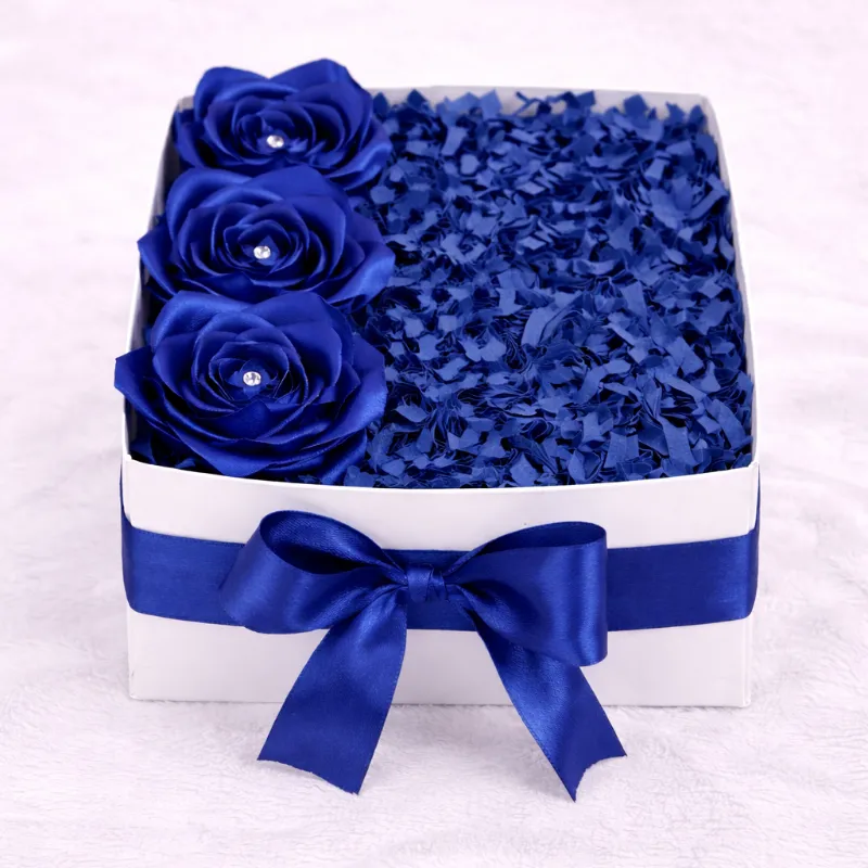 Caja de Regalo con Rosas Eternas Grande 1