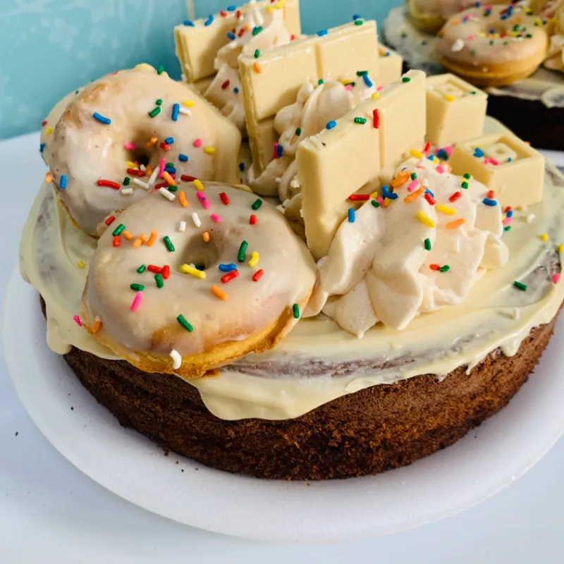 Panetela de chocolate con chocolate blanco