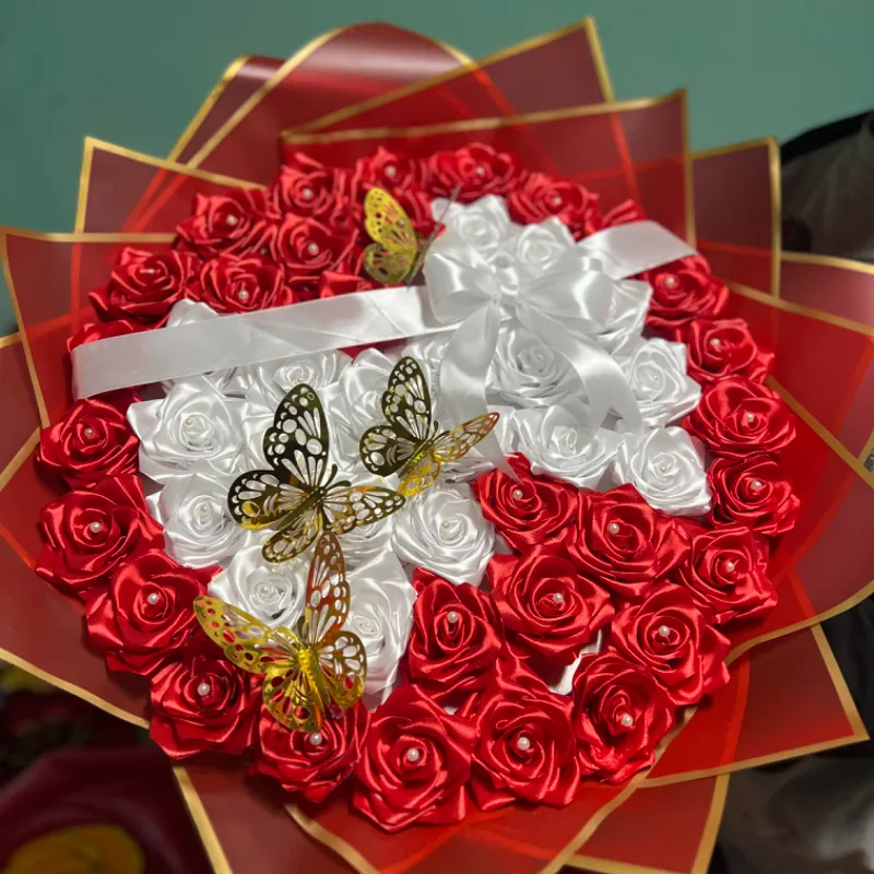 RAMO DE 50 ROSAS ETERNAS