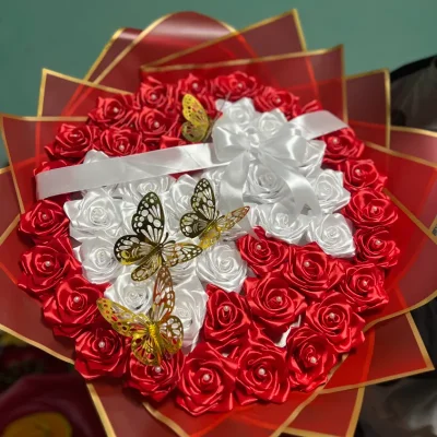 RAMO DE 50 ROSAS ETERNAS