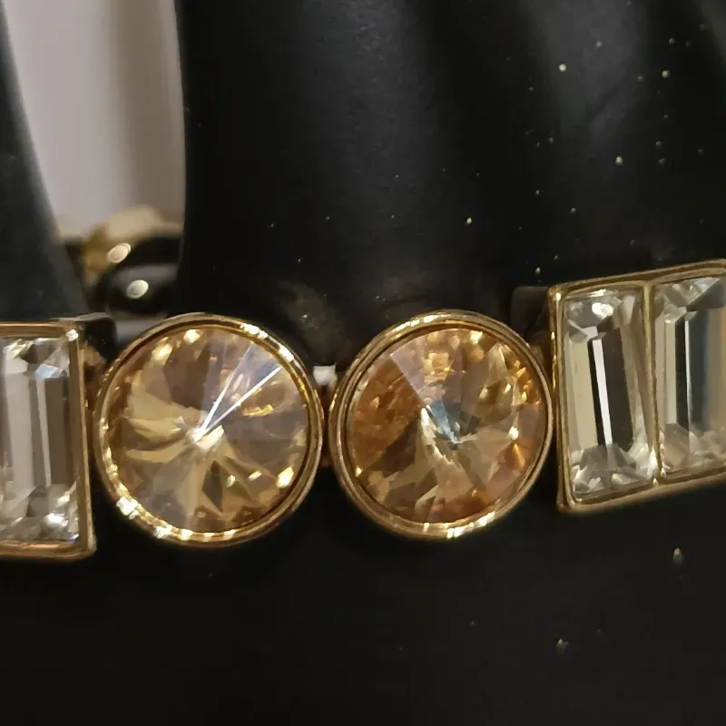 Pulsera Dorada con diamantes redondos y rectángulos