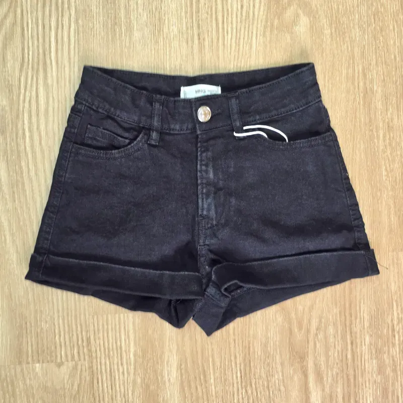 Short Negro de Mezclilla