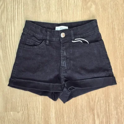 Short Negro de Mezclilla