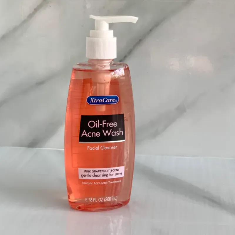 Limpiador facial para el tratamiento del acné
