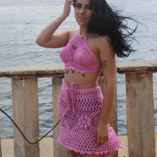Conjunto saya blusa morada con piedras