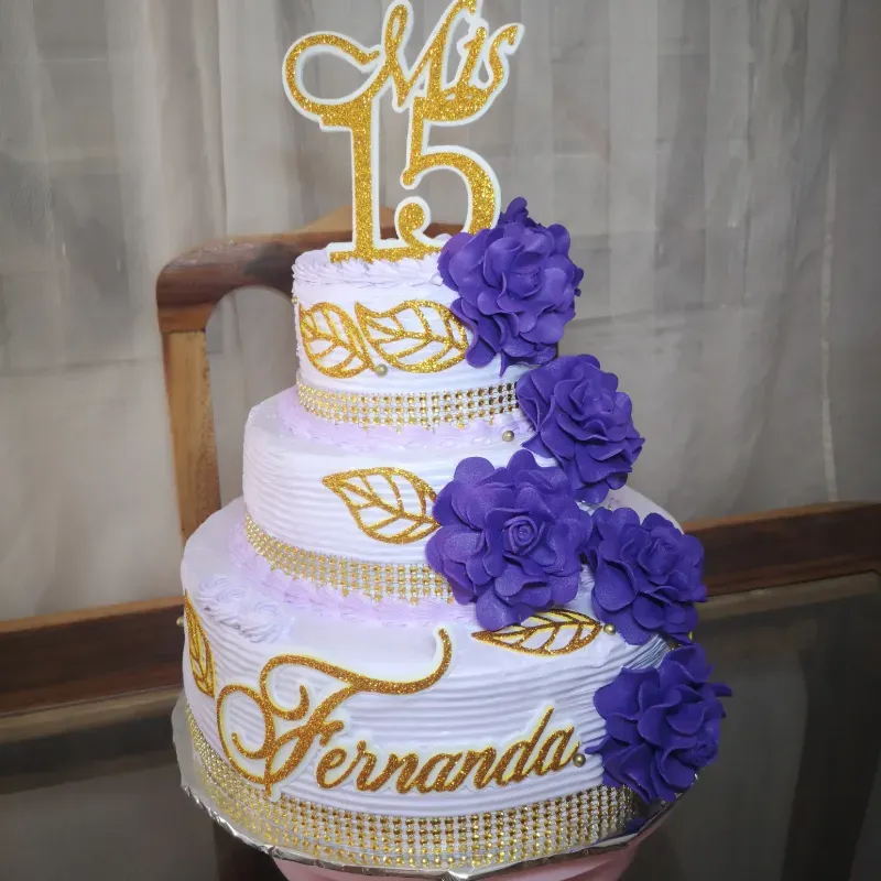 Cake de 3 pisos 15 años