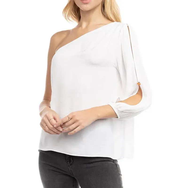 Blusa blanca asimétrica