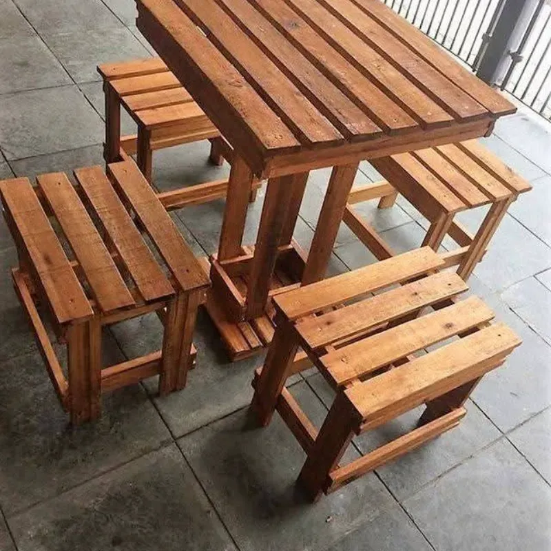 Juego de mesita con banquetas