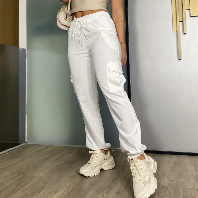 Mono deportivo blanco tipo cargo