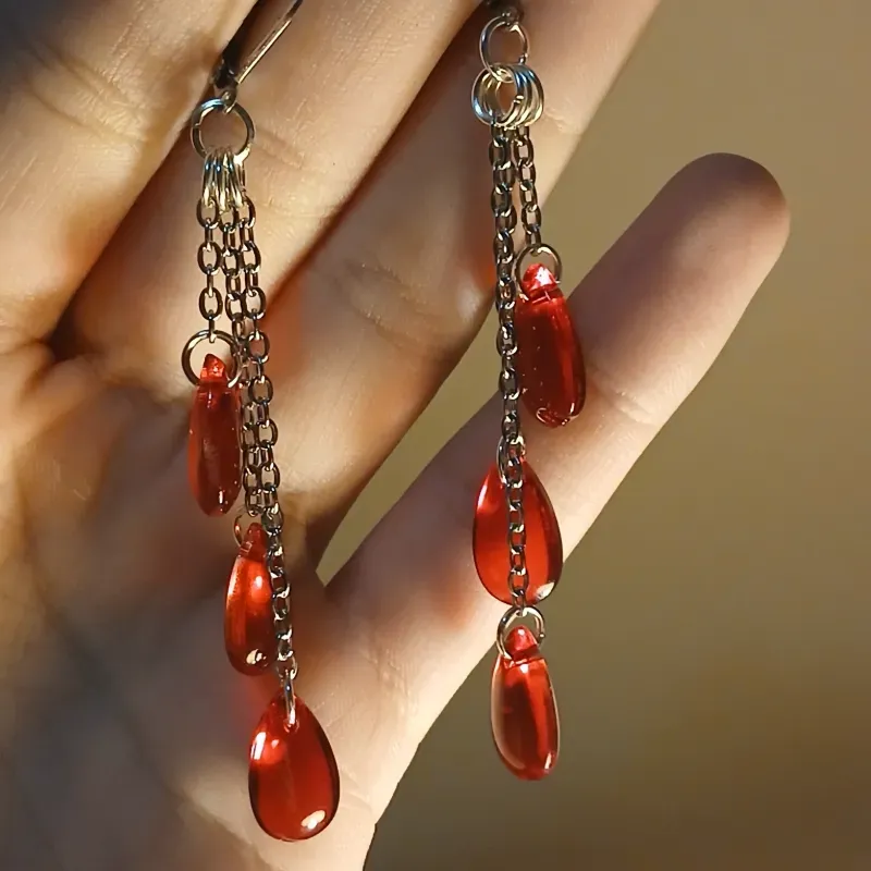 Aretes de gotas rojas 