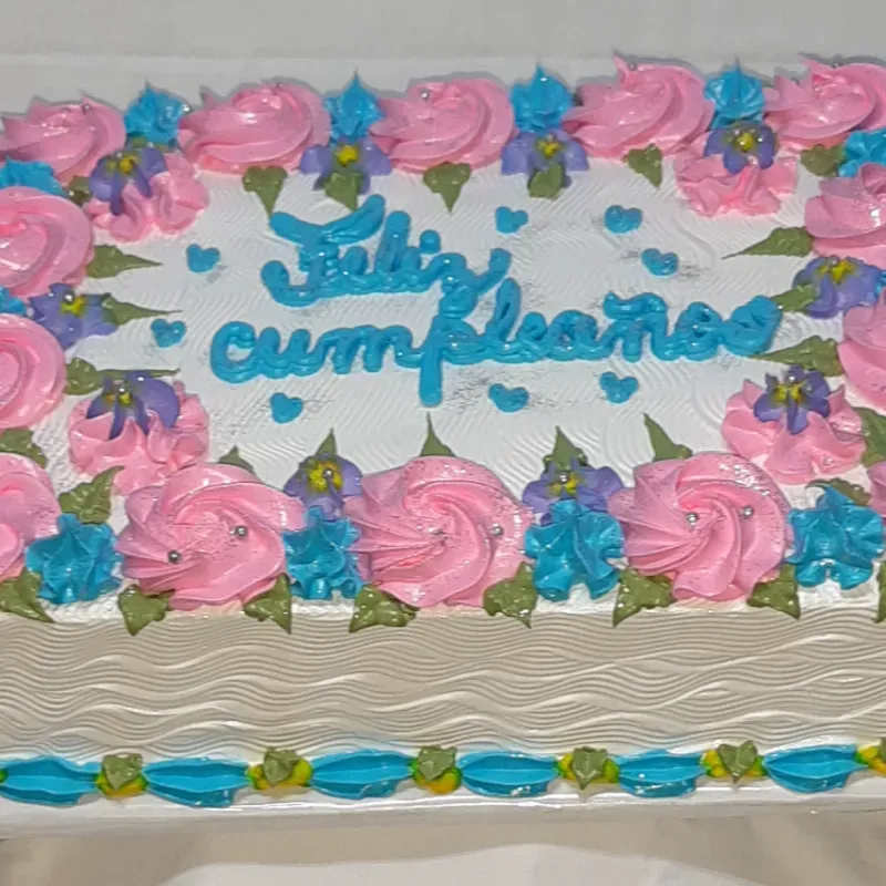 Cake de merengue relleno crema mantequilla