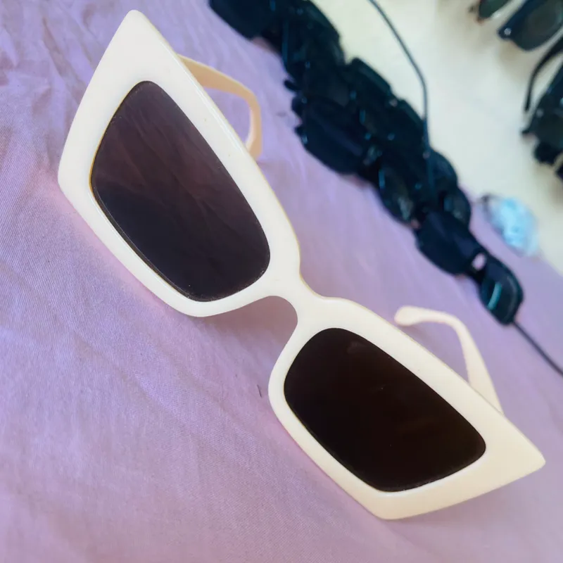 Gafas de sol estilo “cat eyes” con lentes oscuros