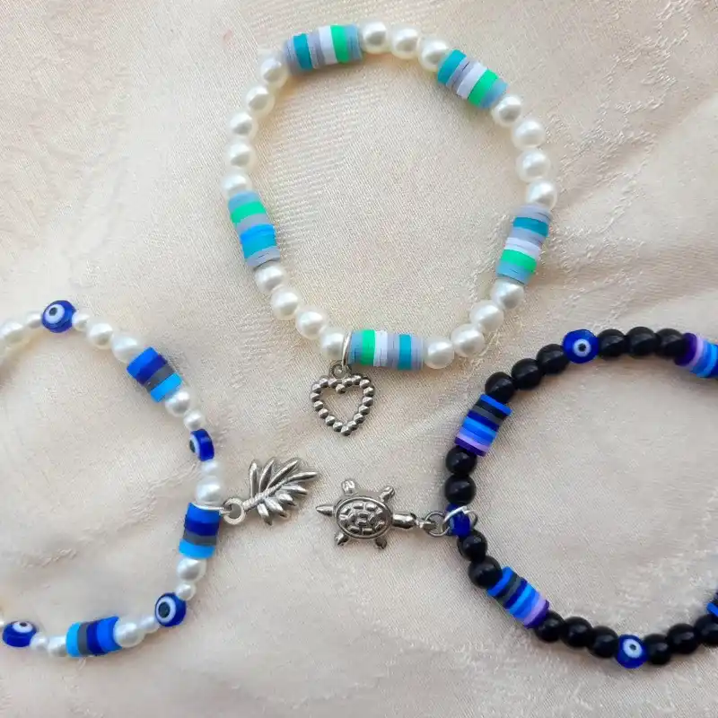 Pulsera de perlas y fimo