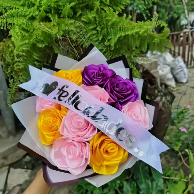 Ramo de 12 rosas eternas 