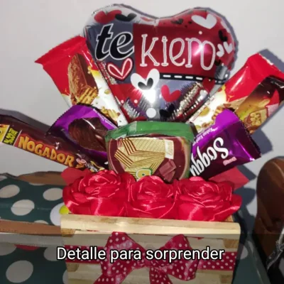 Cajita de madera organizadora con Confituras y globos