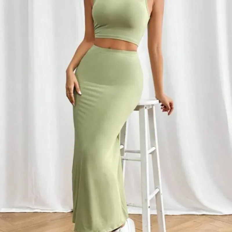 Conjunto de saya verde aceituna