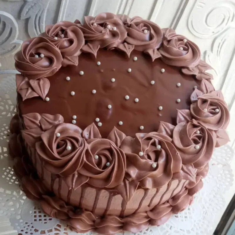 Cake redondo  con cubierta d chocolate