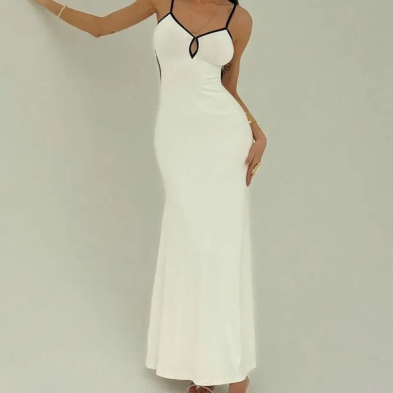 Vestido blanco de tirantes negros