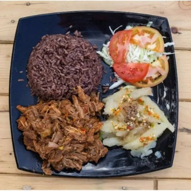 Ropa vieja de cordero al carbón