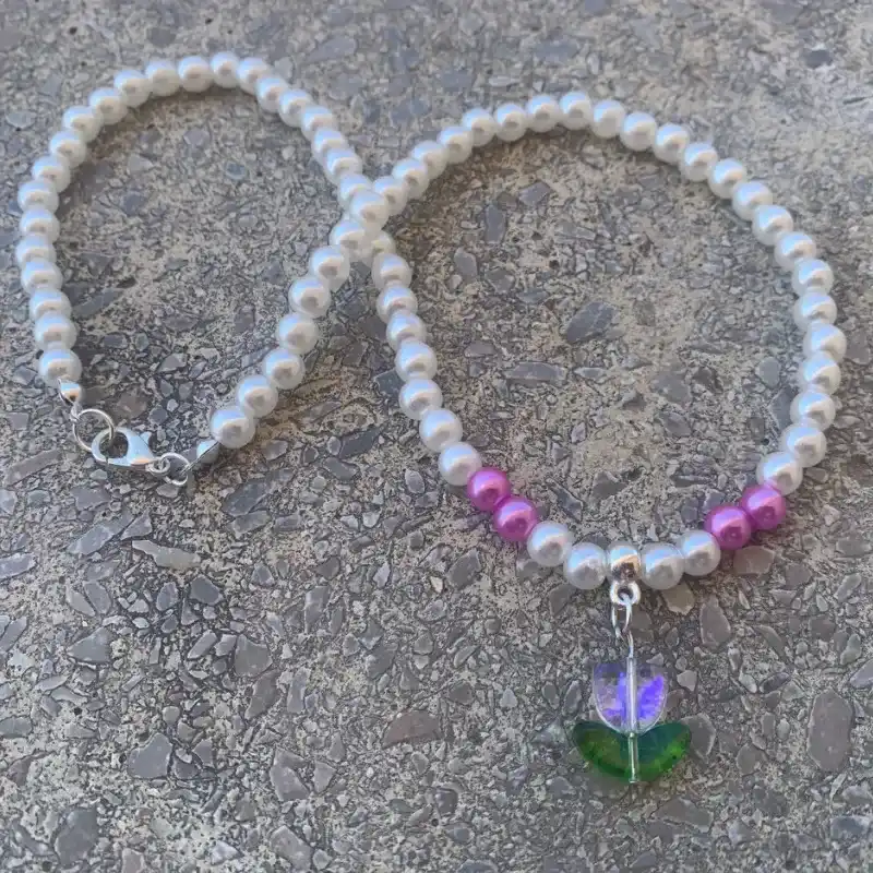 Collar con tulipan de cristal 2