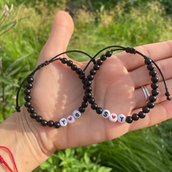 Pulseras de perlas con iniciales