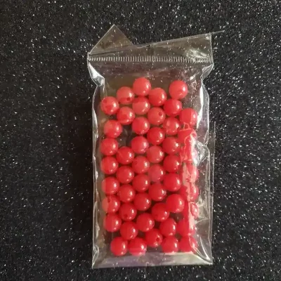 Perlas plásticas redondas de 8mm color rojo