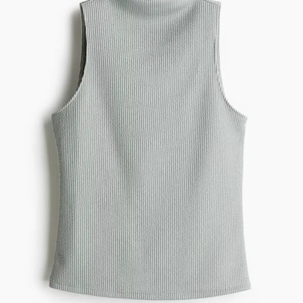 Blusa desmandada con cuello alto