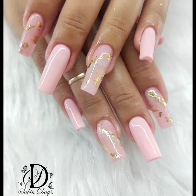 Relleno de uñas acrílicas