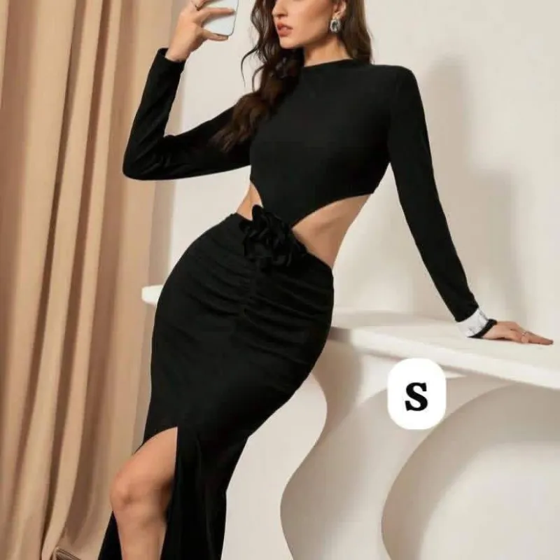 Vestido negro de manga larga