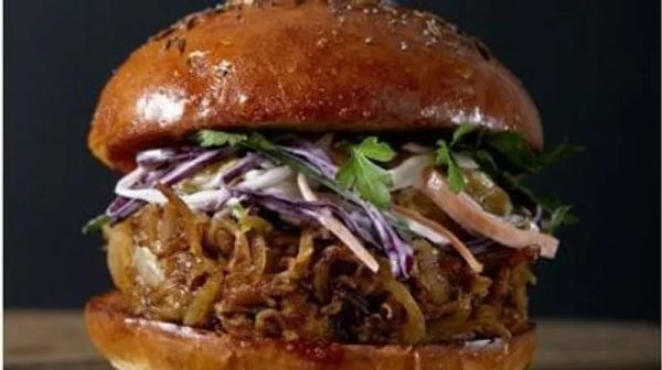 Hamburguesa con Cerdo Asado