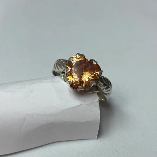 Anillo llamativo 33