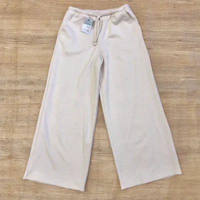 Pantaloneta de felpa color crema