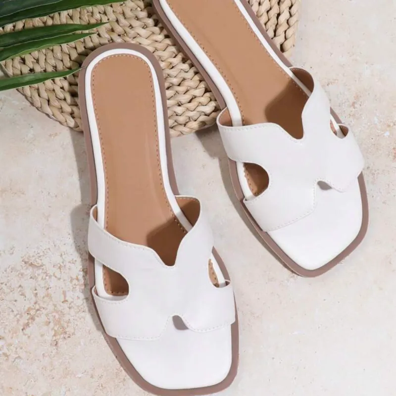 Sandalias blancas planas