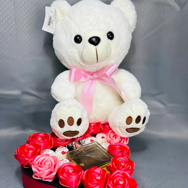 Caja corazón mediano con oso de peluche