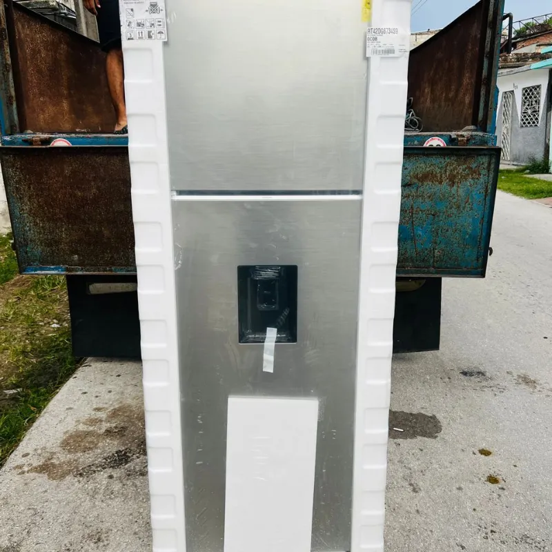 Refrigerador Samsung 15.5 p³ con Dispensador