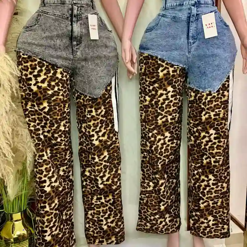 Pantalones con estampado de leopardo