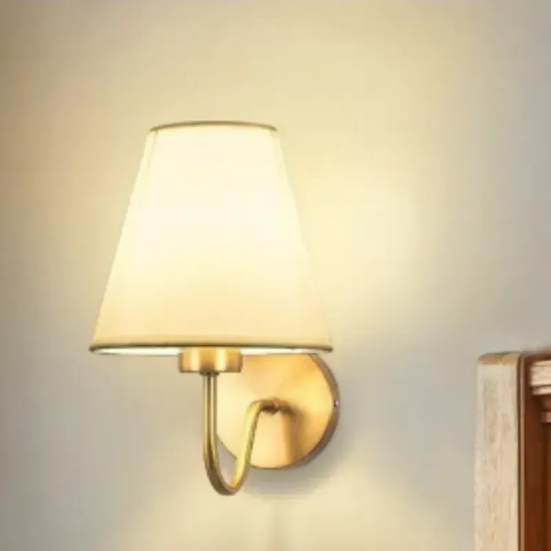 Lámpara de pared creativa estadounidense europeo de dormitorio hotel de pasillo interior con cubierta de tela Blanca