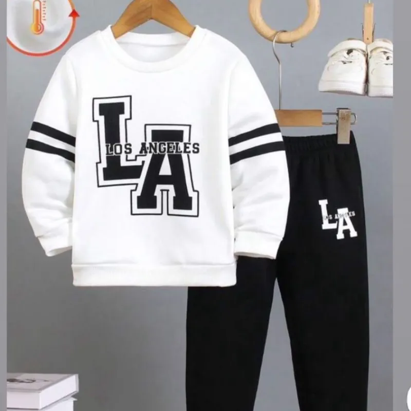 Conjunto de suéter y pantalón