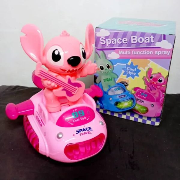 Angel Stitch sobre bote espacial. 