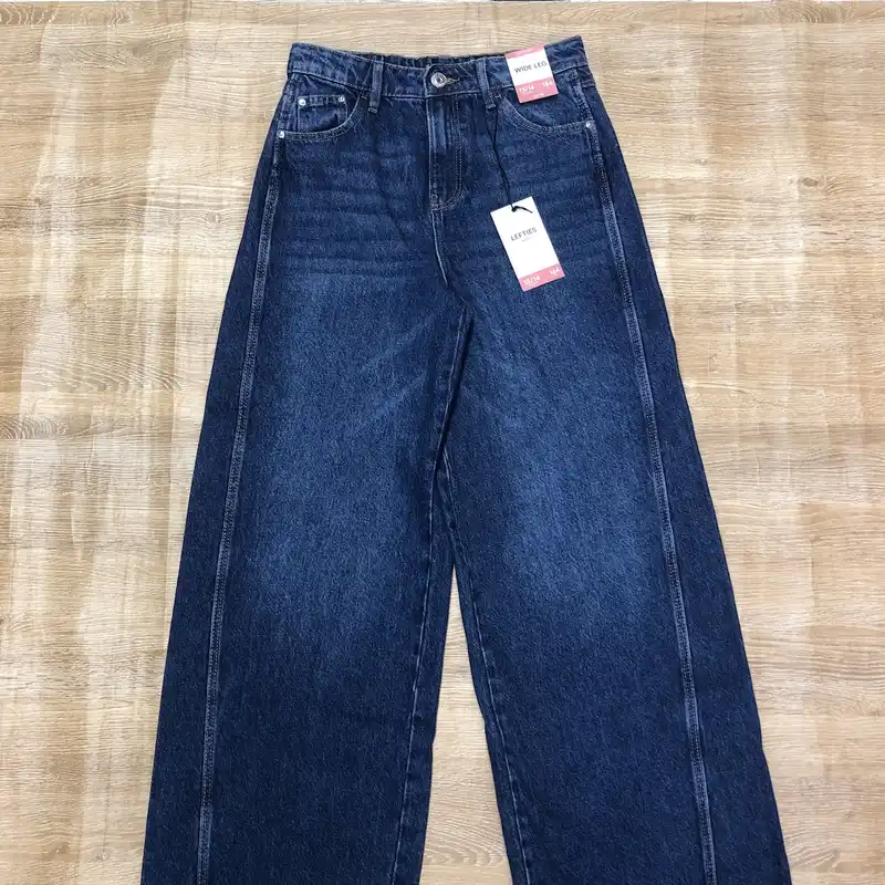 Pantalón de pata ancha mezclilla oscura