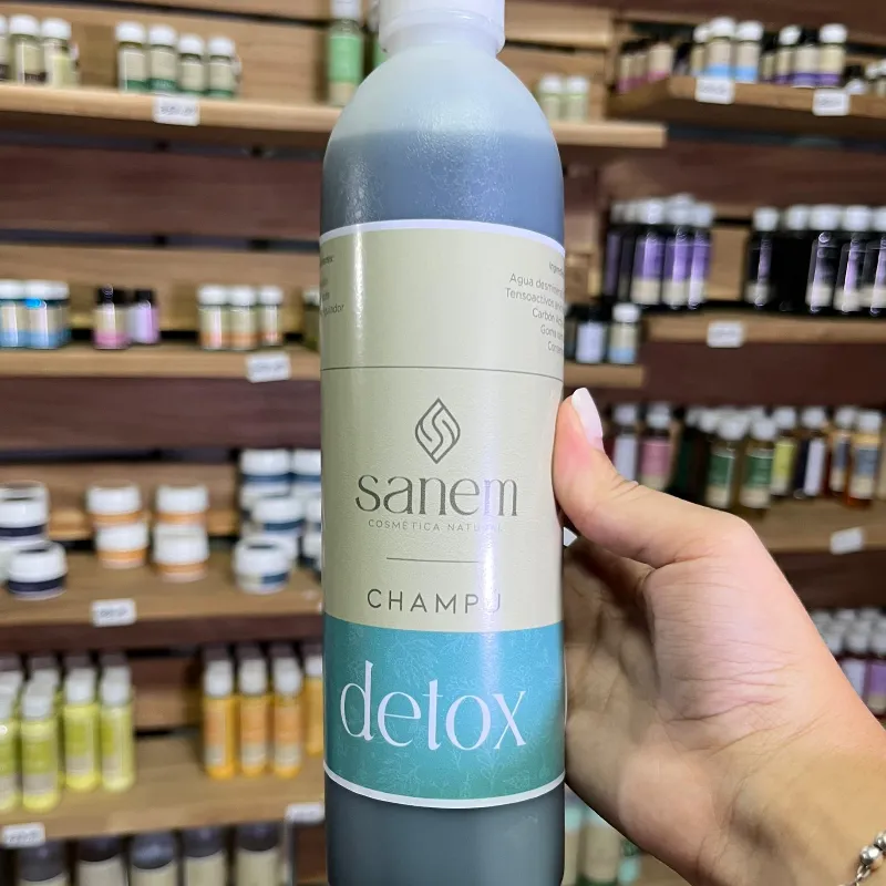 Champú detox con carbón activado