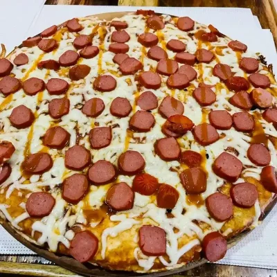 Pizza Extragrande salchicha y queso