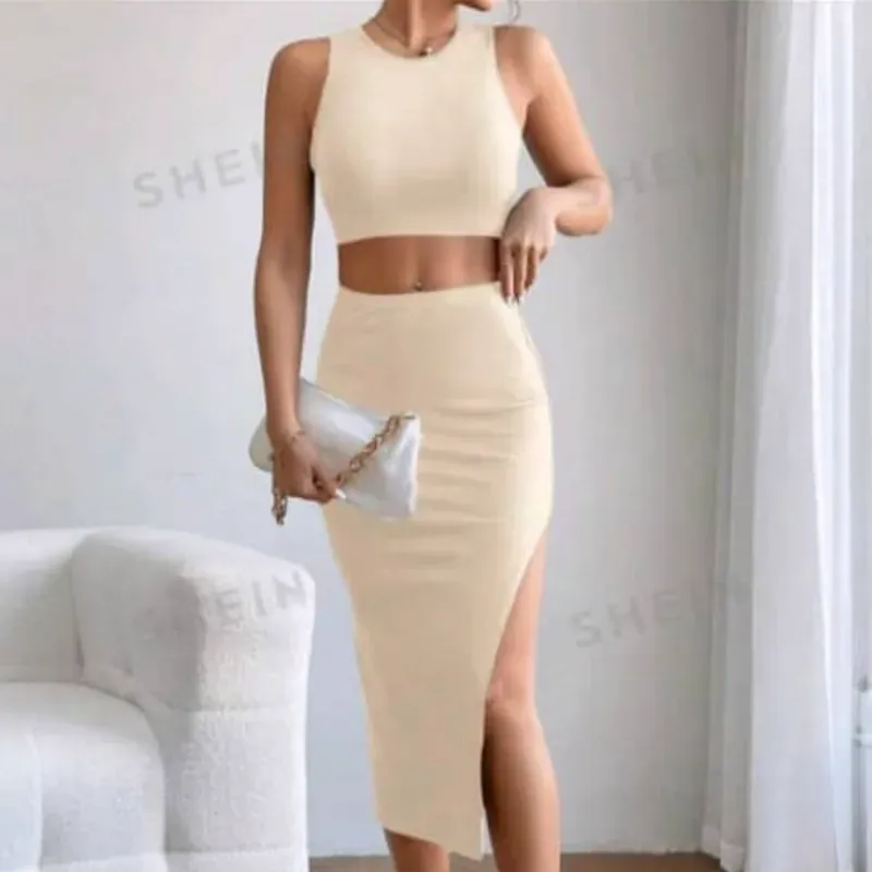  Conjunto de falda midi y top estilo camiseta — Beige