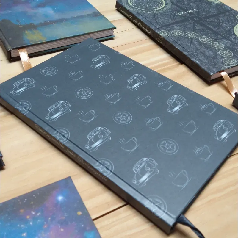 Diseño de patrón de Chevrolet y café