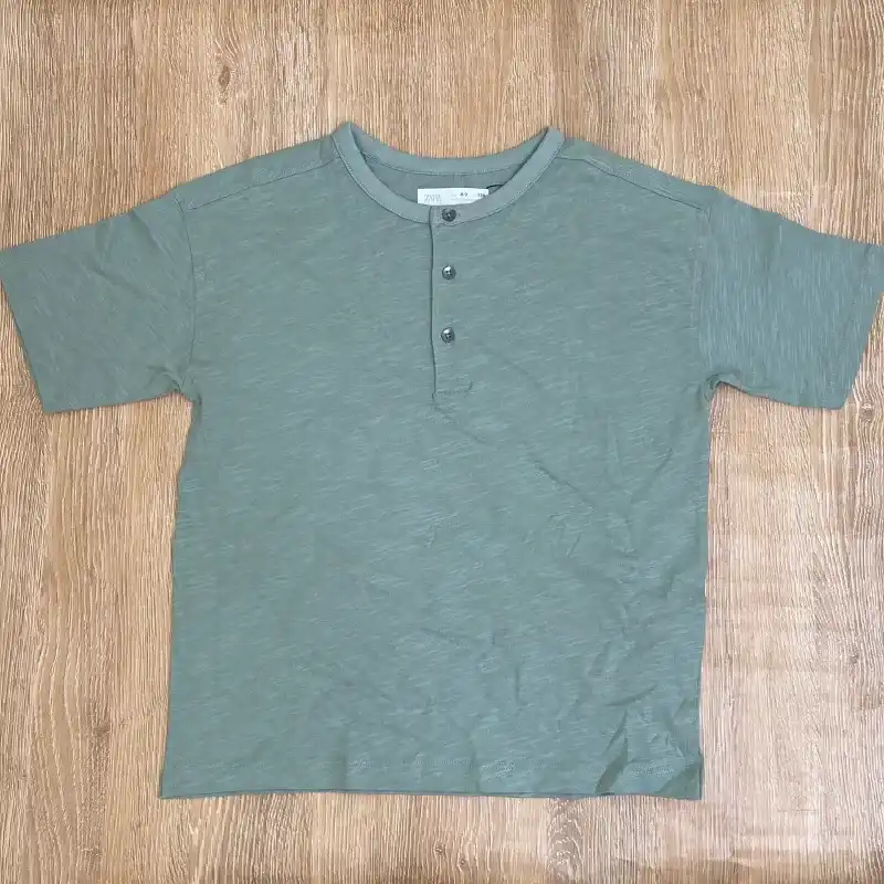 Pulóver con botones color verde olivo