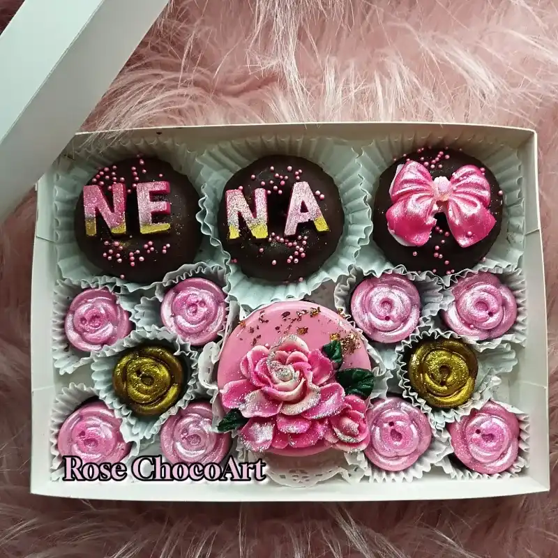 *Caja personalizada, surtida de mini donas, bombones, alfajor