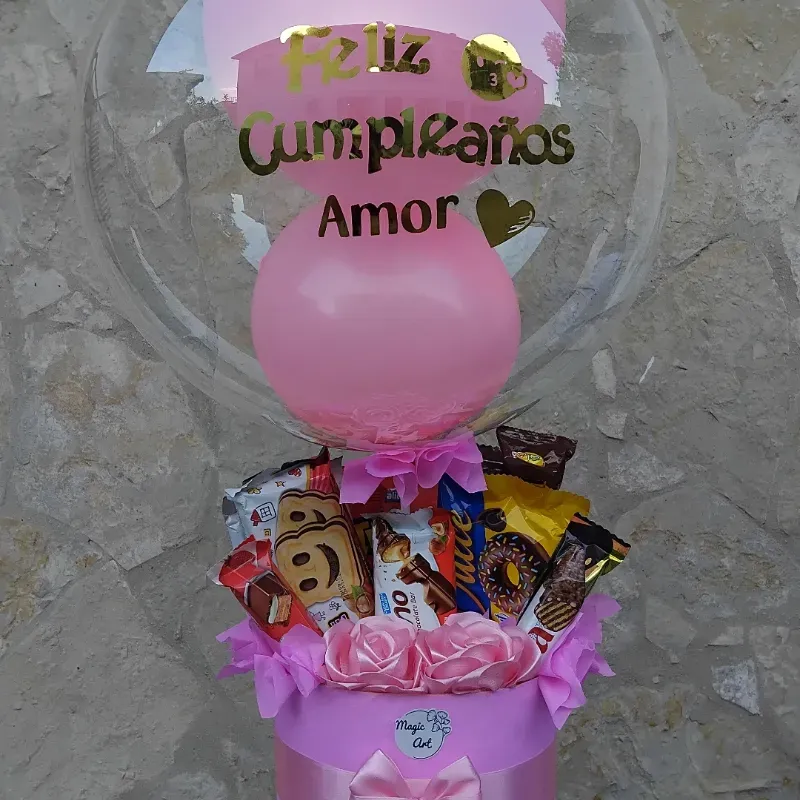 Cesta de confituras con rosas