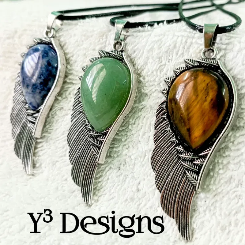 Collares con Dijes de Cuarzo en Forma de Alas