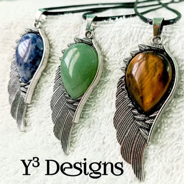 Collares con Dijes de Cuarzo en Forma de Alas